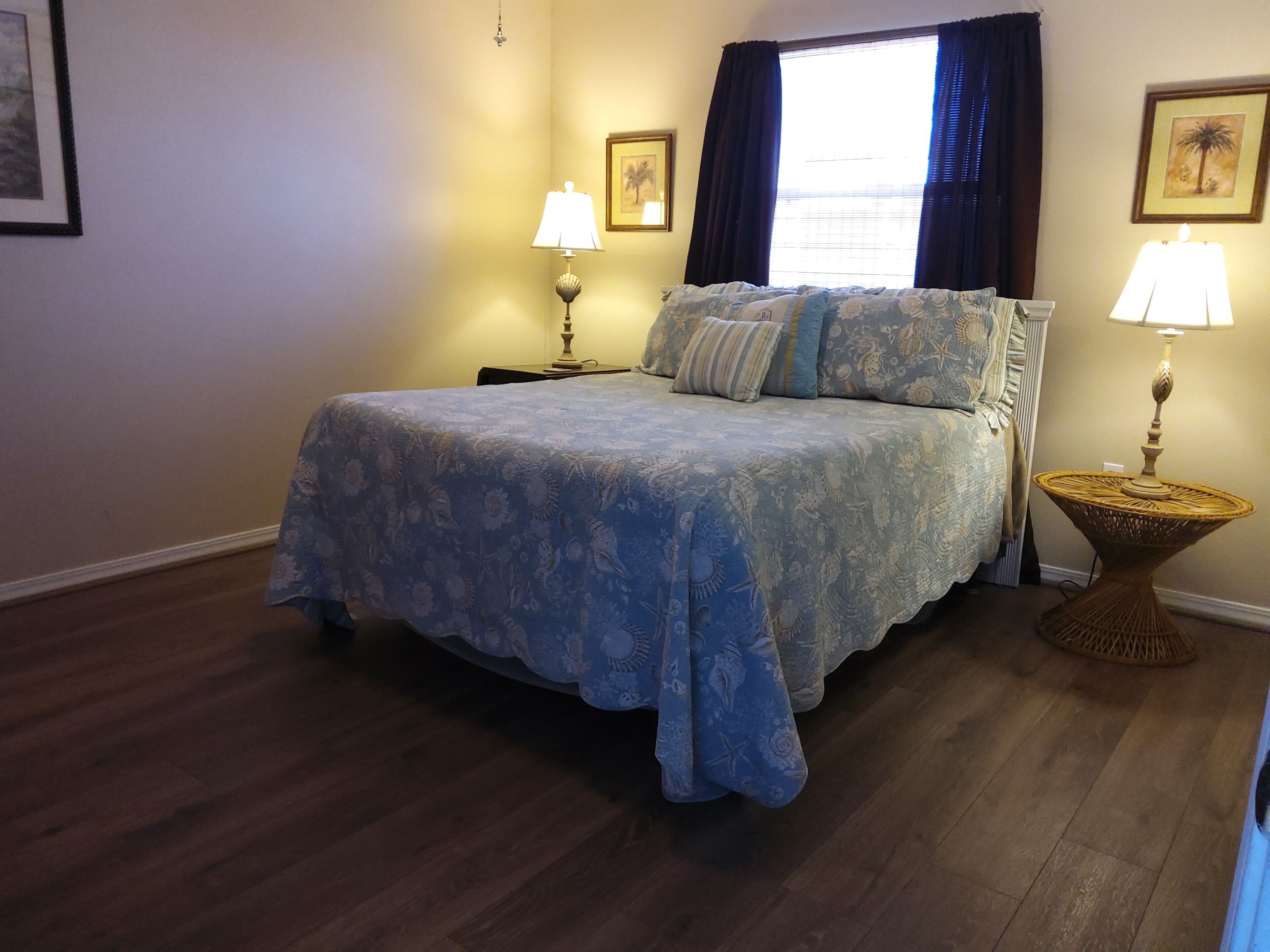 Private Boat Slip, 1 mile from Public Beach, Close to restaurants 