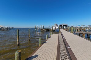 Marina - Private Boat Slip, 1 mile from Public Beach, Close to restaurants (Orange Beach)