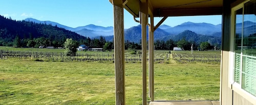 Relax and unwind in our 3br-2ba  house on Historic Troon Estate Vineyard!