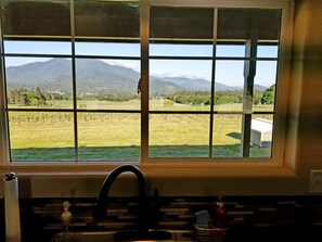 Interior - Relax and unwind in our 3br-2ba house on Historic Troon Estate Vineyard! (Grants Pass)