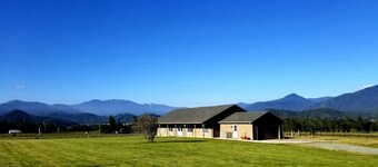 Relax and unwind in our 3br-2ba  house on Historic Troon Estate Vineyard!