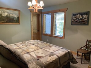 4 slaapkamers, een strijkplank/strijkijzer, wifi, beddengoed