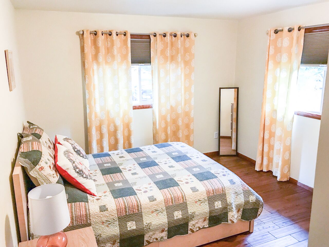 Adorable Cottage Located Outside of Town