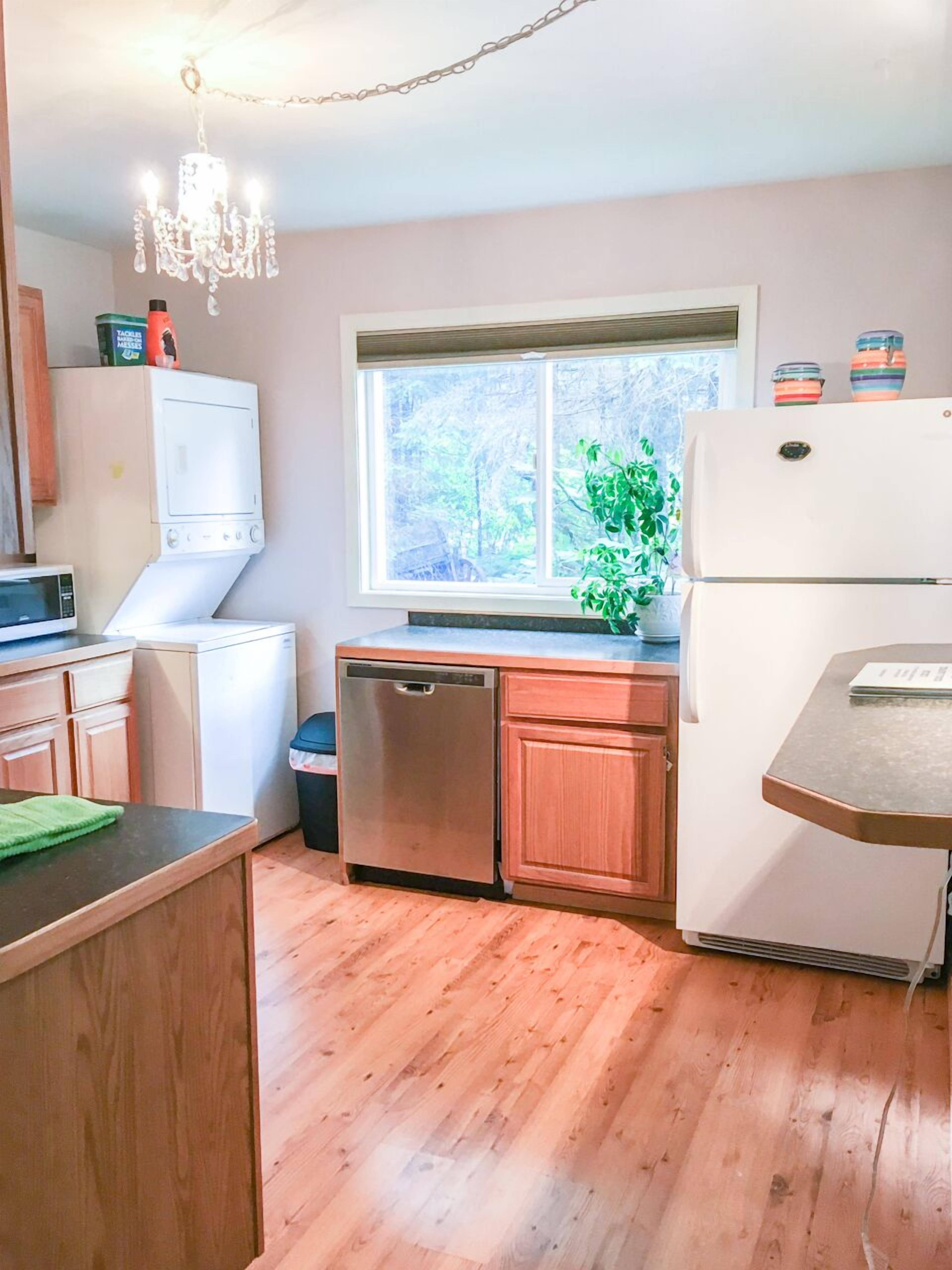 Adorable Cottage Located Outside of Town