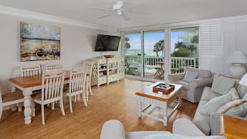 Smart-TV, DVD-spiller, bøker og PC-skjermer