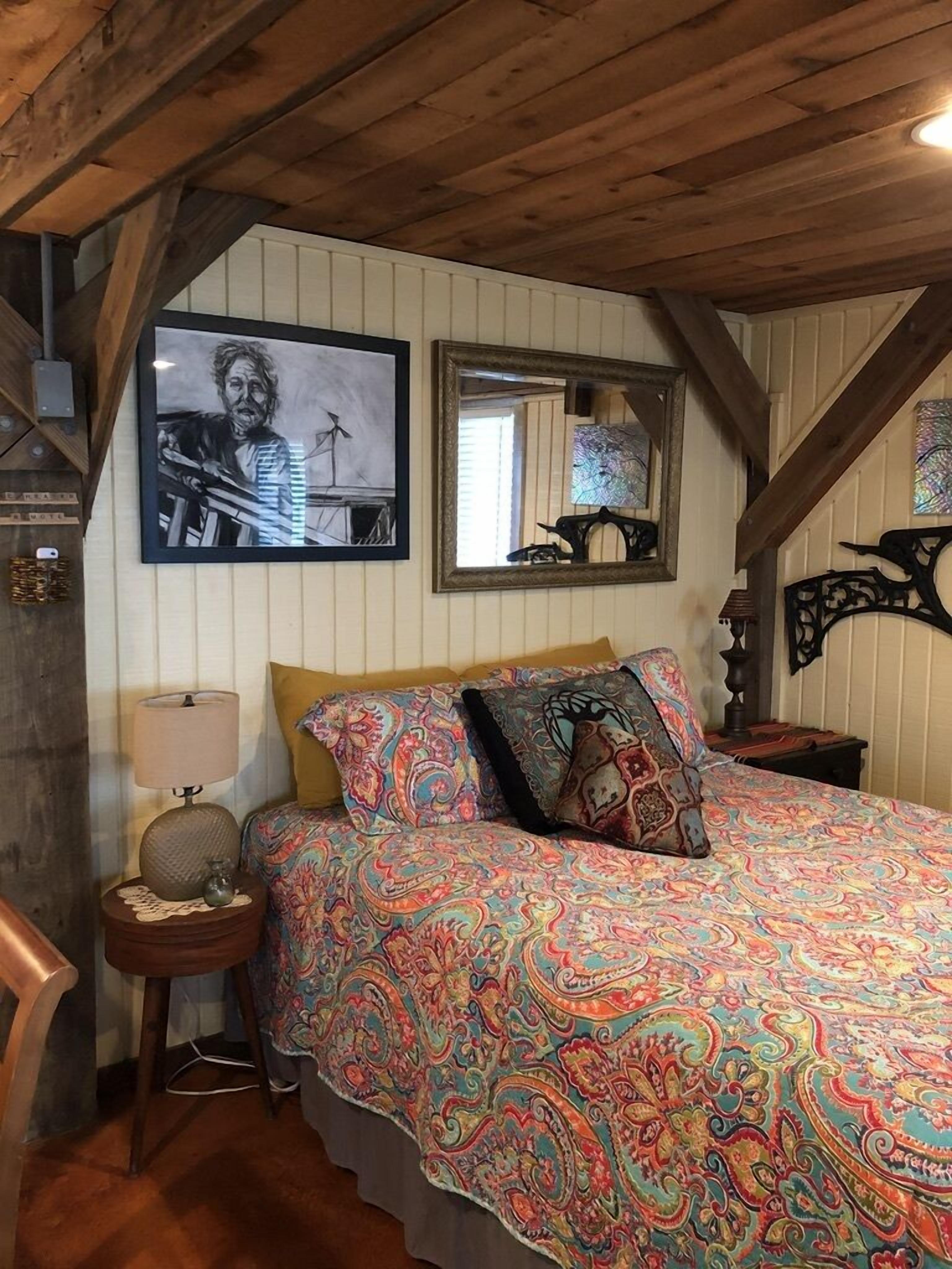 Private waterfront studio in Artists' home that was featured in Coast magazine!