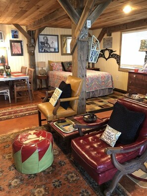 Skrivebord, strygejern/strygebræt, gratis Wi-Fi, sengetøj