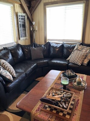 Smart TV, fireplace, DVD player, books