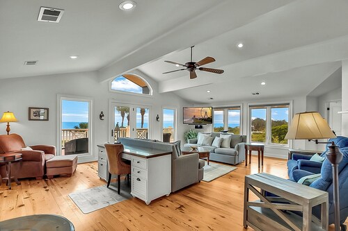 Myrtle Beach Home on the Ocean! Sun Deck! Pool! Spa! Two Master BRs! Pool Table!