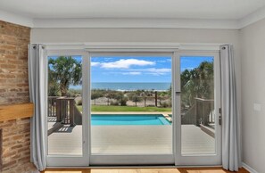 حمّام سباحة خارجي، حمّام سباحة مُدفَّأ