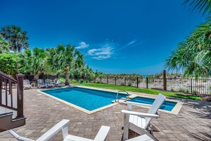 Piscina all'aperto, una piscina riscaldata