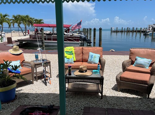 Stay where you play, On the water w/Boat dock & Trailer parking. Pet friendly! 