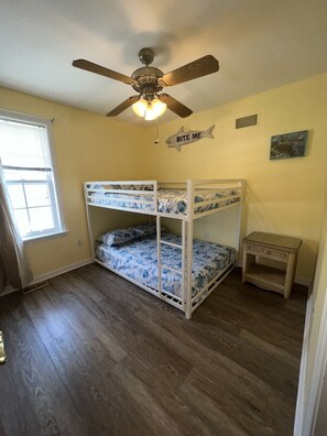 3 habitaciones, tabla de planchar con plancha y wifi gratis 