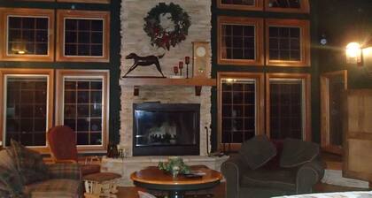 Family Reunions & Retreats - Sleeps 24, 40-Acres near Air Force Academy