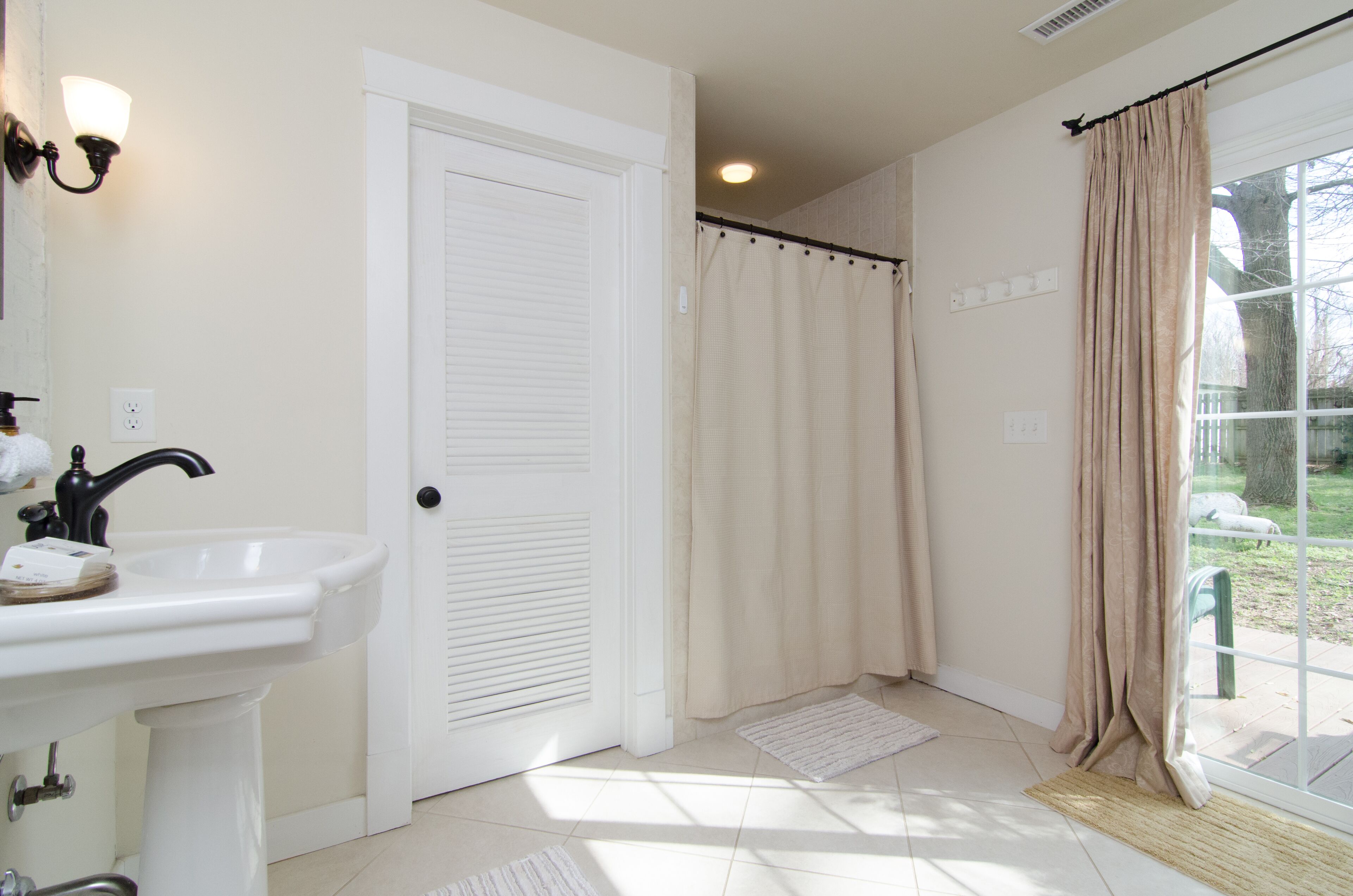 Charming house with fenced yard in historic Franklin neighborhood. 