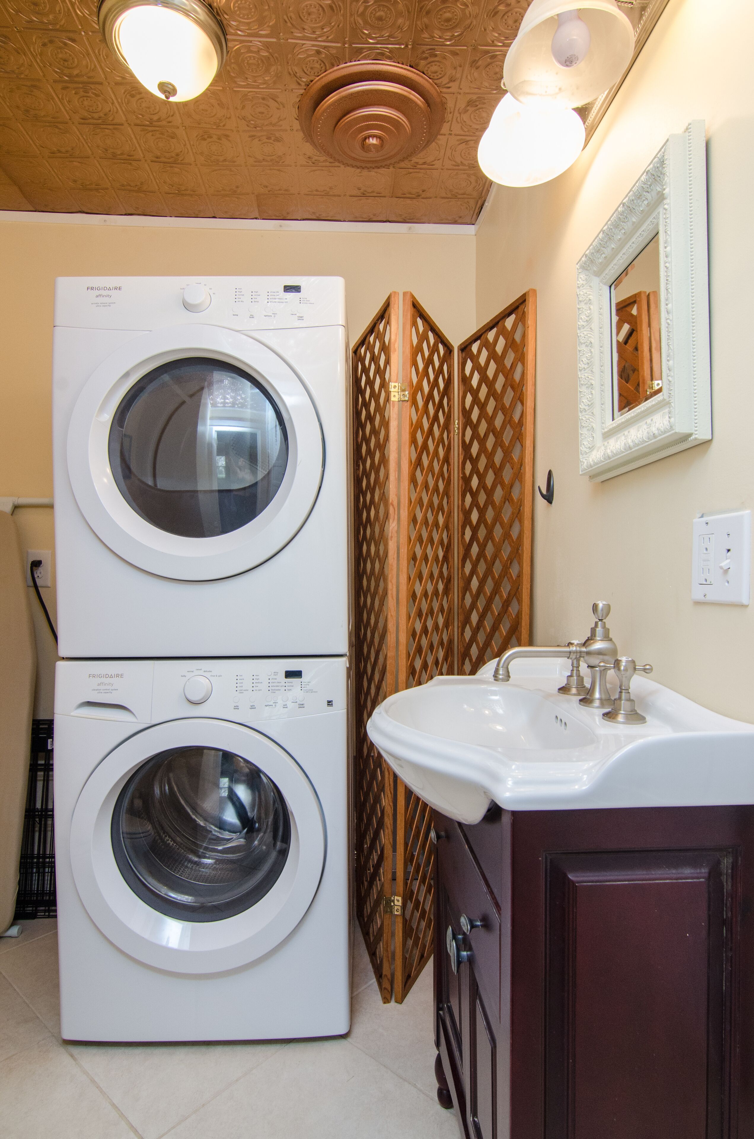 Charming house with fenced yard in historic Franklin neighborhood. 