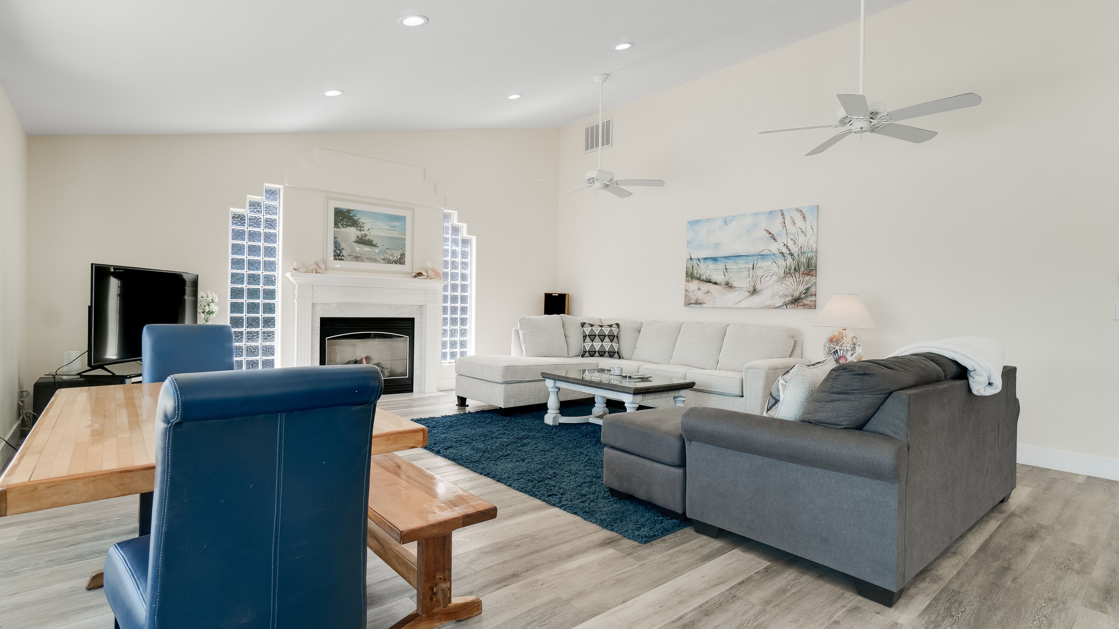 100% remodeled in 2020-Large deck w/ jacuzzi, paddle boards, & ping pong table!