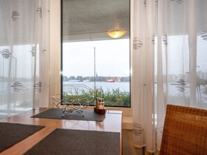 Dining - 164 Seeteufel holiday apartment - 164 living with direct access to the stand (Wilhelmshaven)