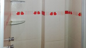Shower dan handuk