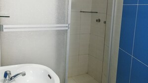 Shower dan handuk