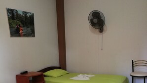 Habitación Doble (02 camas de plaza y media) | Wi-Fi gratis dan seprai linen