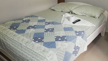 Habitación Matrimonial (01 cama de dos plazas) | Free WiFi, bed sheets