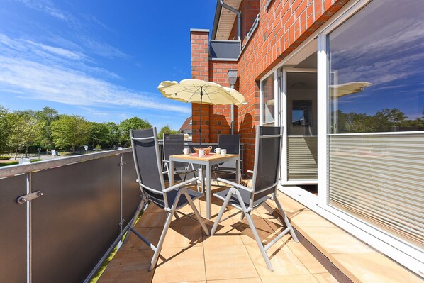 Unclassified image, 1 of 23, button