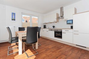 Unclassified image, 2 of 20, button