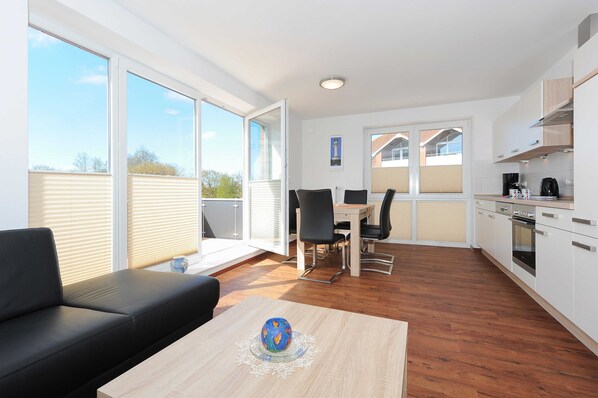 Unclassified image, 1 of 20, button