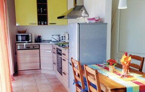 Kühlschrank, Mikrowelle, Herdplatte, Geschirrspüler