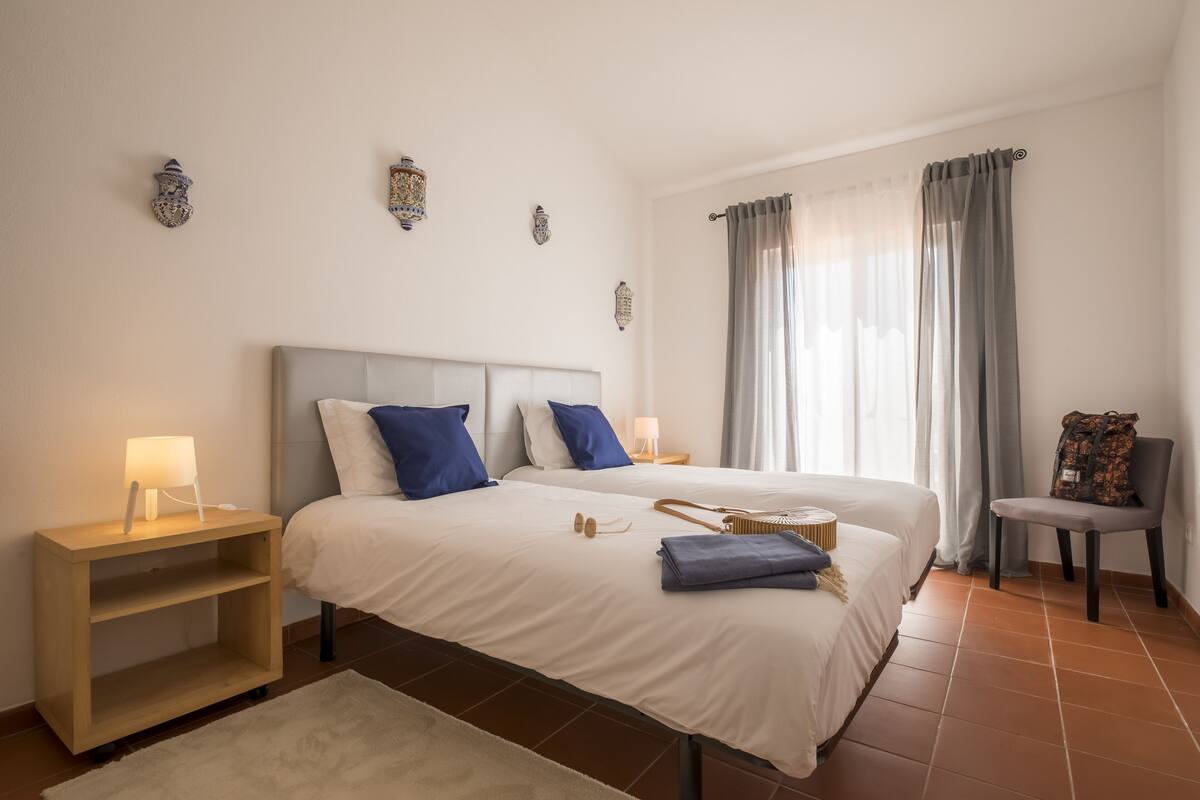 Deluxe Double or Twin Room, 1 Bedroom, Shared Bathroom, Pool View | 1 bedroom, iron/ironing board, bed sheets