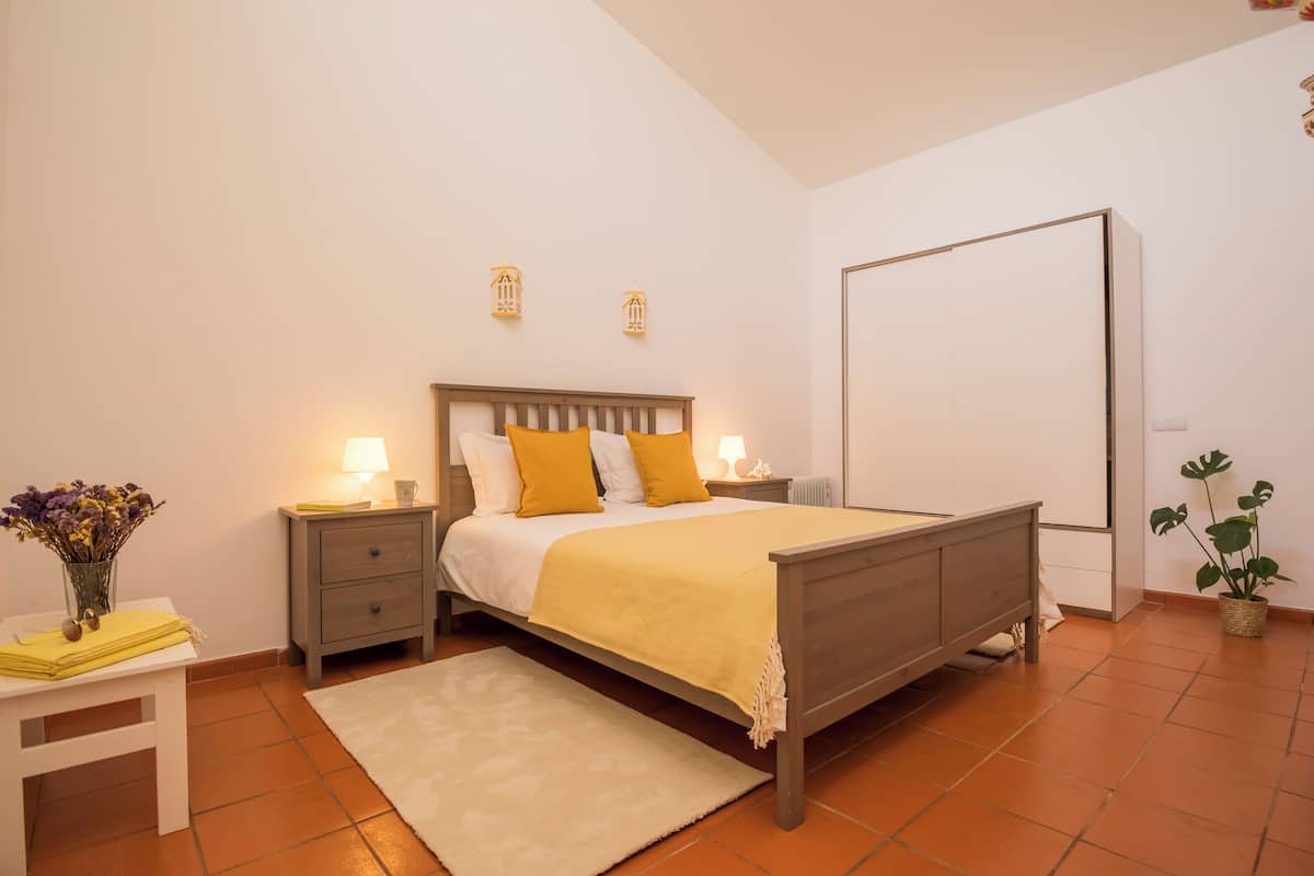 1 bedroom, iron/ironing board, bed sheets