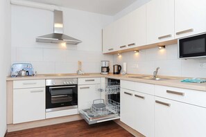 Réfrigérateur, micro-ondes, four, lave-vaisselle