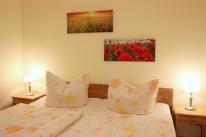2 Schlafzimmer, Reisekinderbett, WLAN, Bettwäsche