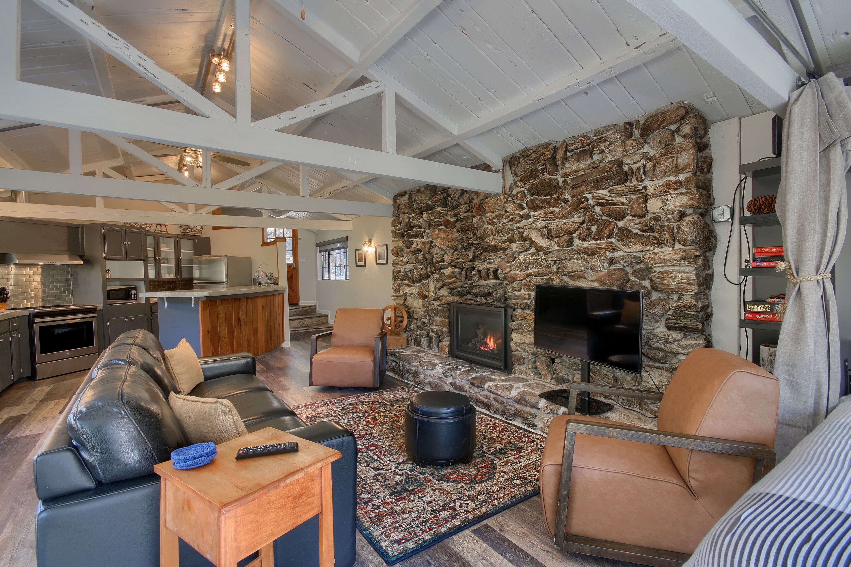 Cozy Fall/Winter Fun! Just 12 Miles from Yosemite's South Gate