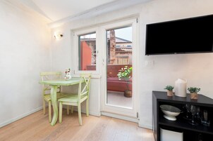 Comfort Studio, Balcony | Living area | Flat-screen TV