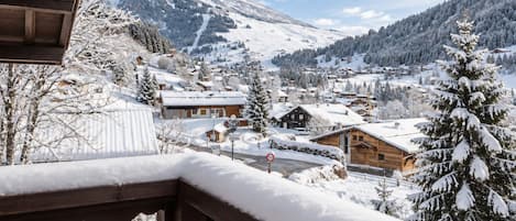 A snowy mountain village with wooden houses and a clear sky.
