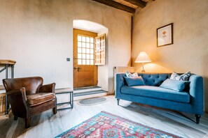 Classic-Doppelzimmer, mit Bad, Blick auf den Innenhof (Ground floor Double room) | 1 Schlafzimmer