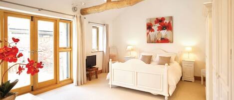 4 bedrooms, iron/ironing board, free WiFi, bed sheets