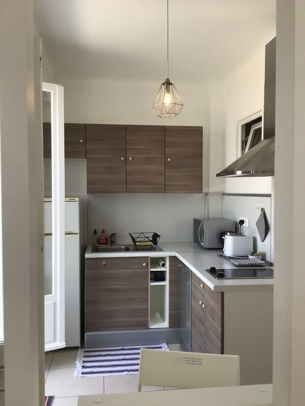 冷蔵庫、電子レンジ、コンロ、食器洗い機