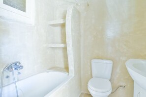 Nhà, 3 phòng ngủ | Phòng tắm | Bồn tắm, bồn tắm ngâm, máy sấy tóc, khăn tắm 