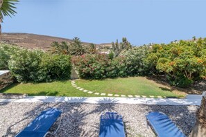 Property grounds - Lovely 3-Bedroom House in Tinos (Tinos)