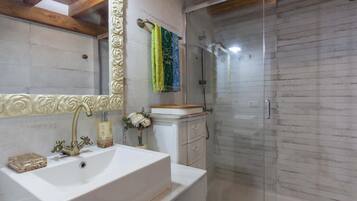 Shower, hair dryer, towels