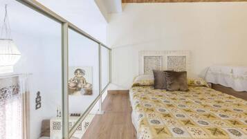 1 slaapkamer, een strijkplank/strijkijzer, internet, beddengoed