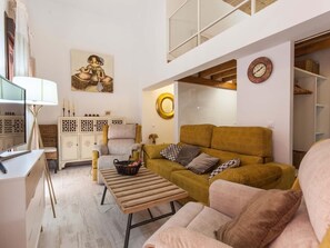 TV - Loft / Duplex with charm historic center. WIFI (Sevilla)