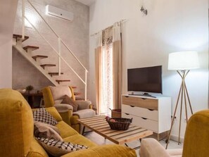 TV - Loft / Duplex with charm historic center. WIFI (Sevilla)