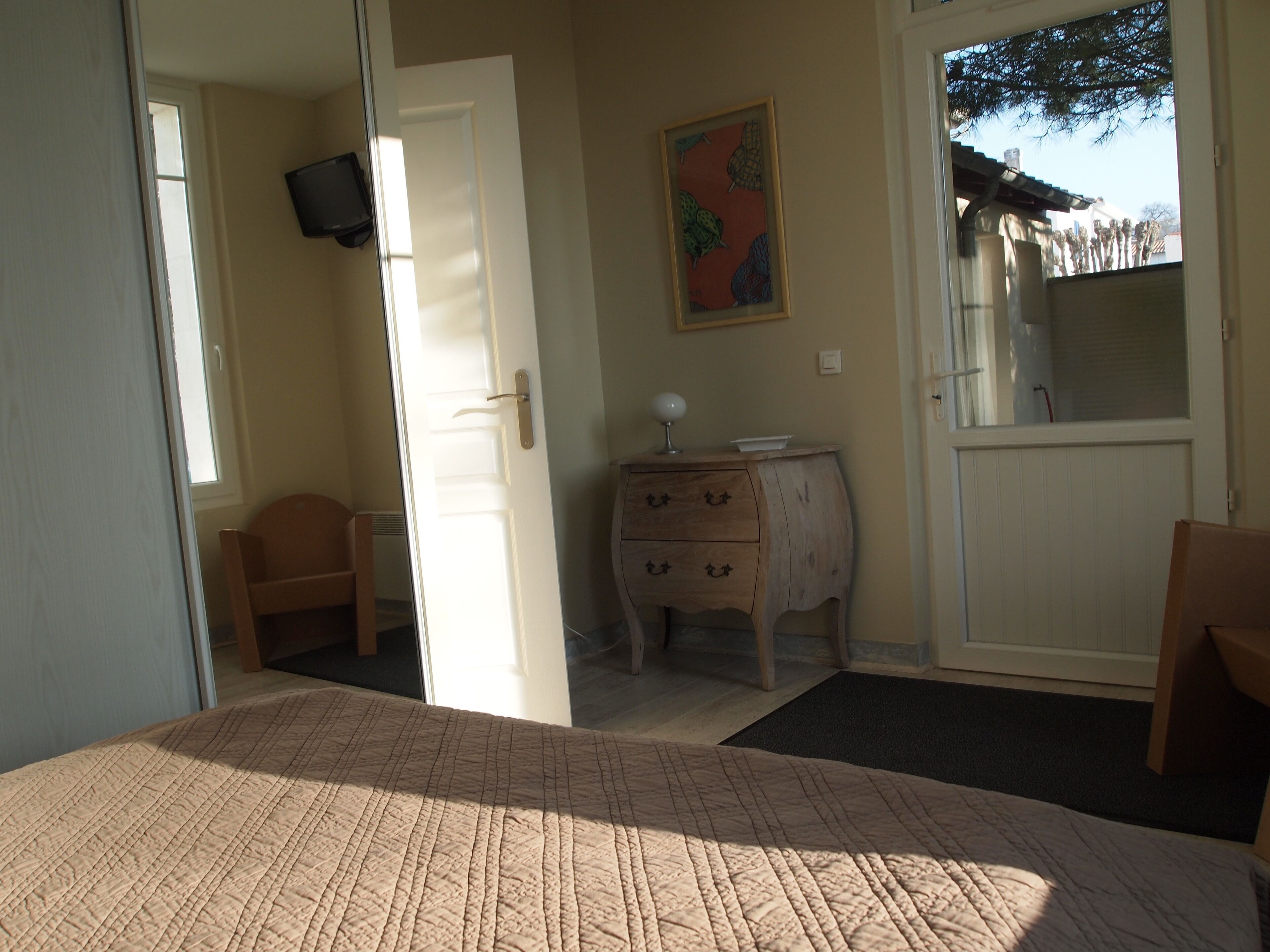 3 Schlafzimmer, Schreibtisch, Bügeleisen/Bügelbrett, Reisekinderbett