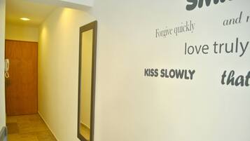 Deluxe Studio Suite | In-room safe, desk, soundproofing, iron/ironing board