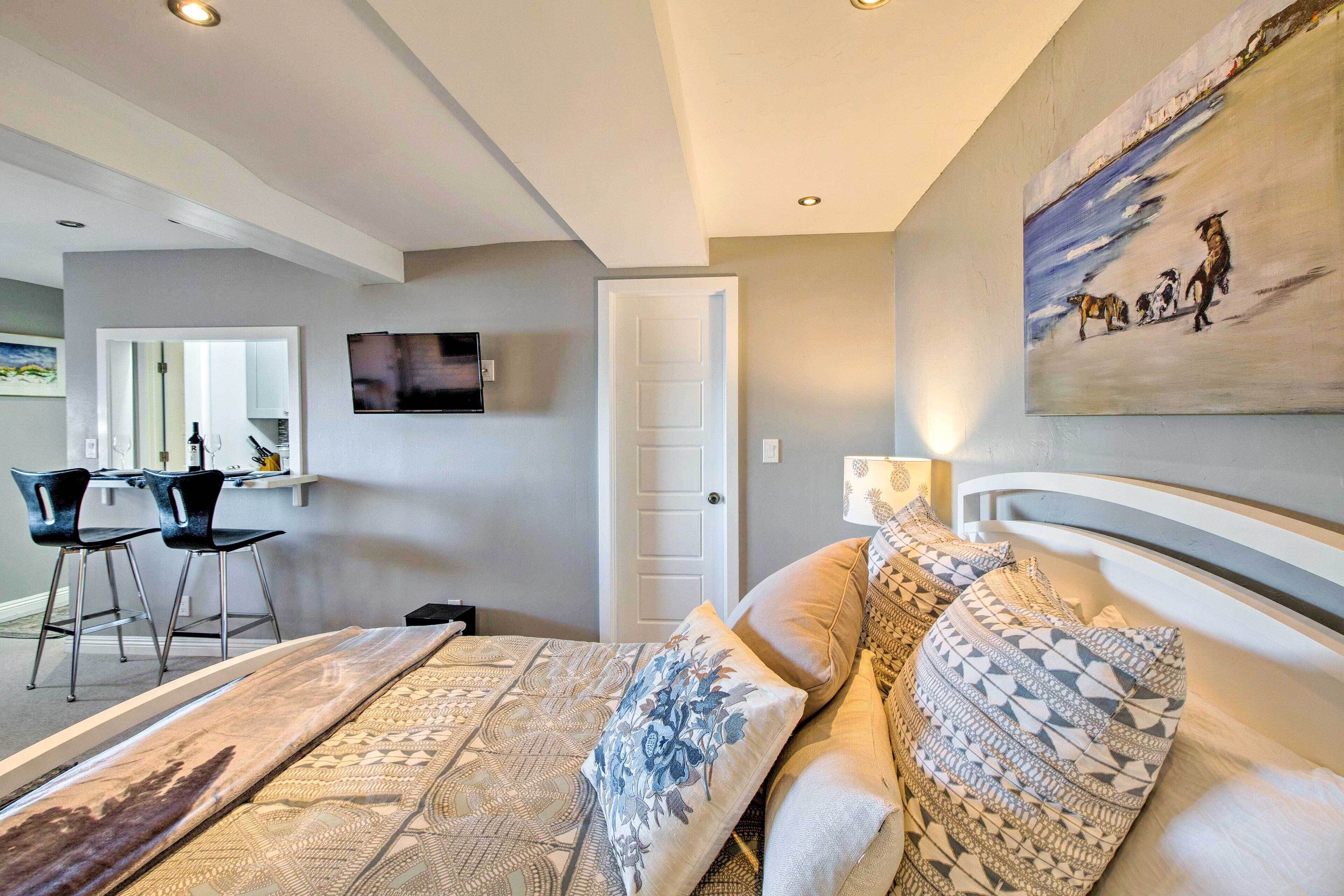 Luxury Studio w/ Hot Tub & San Francisco Bay Views