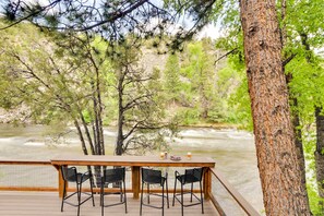 Outdoor dining - Buena Vista Retreat: Steps To Arkansas River! (Buena Vista)